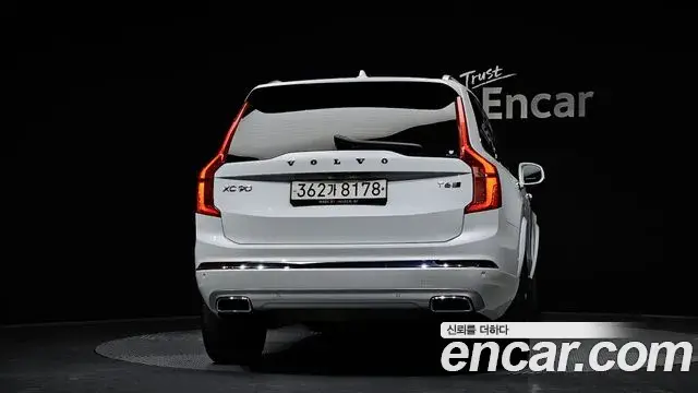 Volvo XC90 2019 — ფოტო 13/20