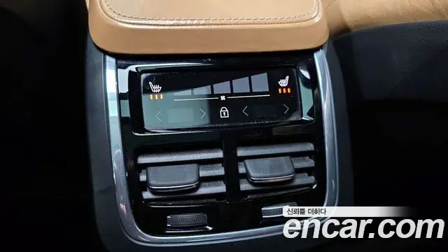 Volvo XC90 2019 — ფოტო 7/20