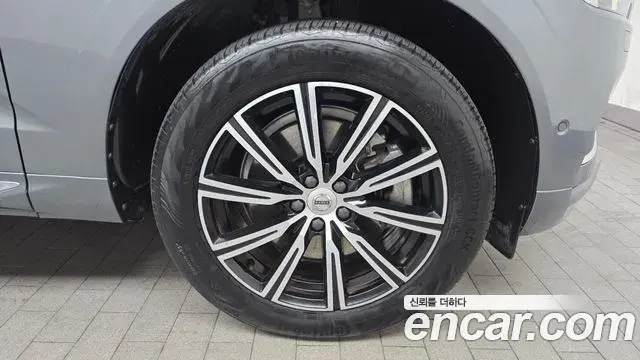 Volvo XC60 2020 — Photo 16/20