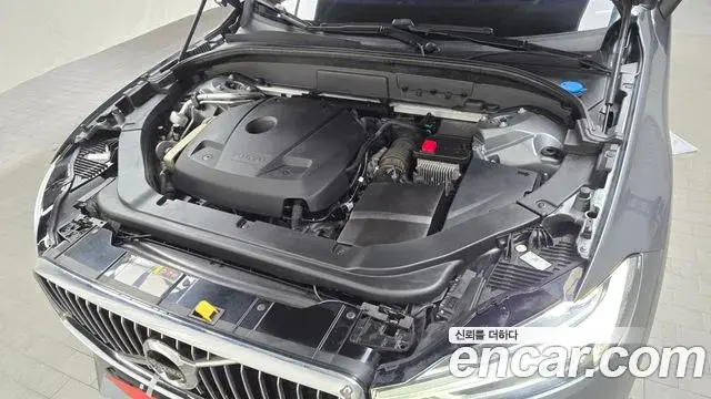 Volvo XC60 2020 — Photo 8/20