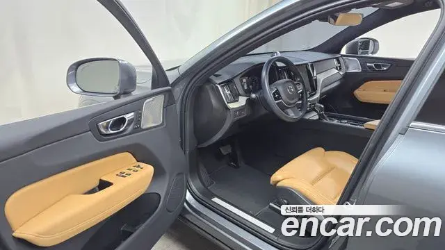 Volvo XC60 2020 — Photo 12/20