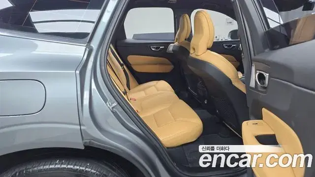 Volvo XC60 2020 — Photo 18/20
