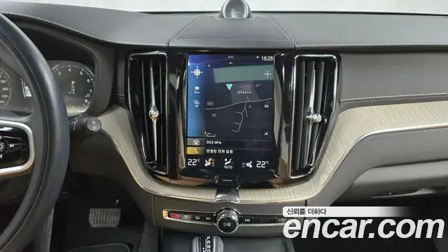Volvo XC60 2020 — Photo 14/20