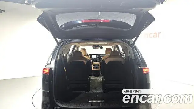 Kia Carnival 2022 — Фото 20/20