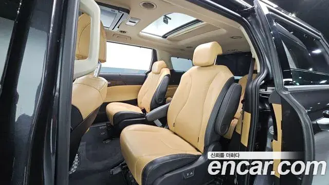 Kia Carnival 2021 — Photo 19/20