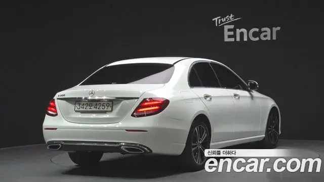 Mercedes-Benz E-Class 2020 — Photo 14/20