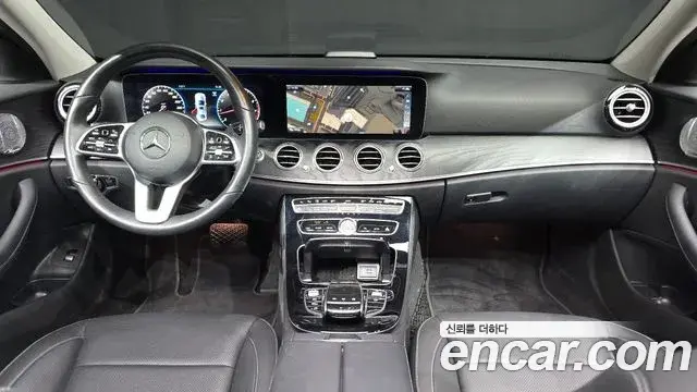 Mercedes-Benz E-Class 2020 — Photo 2/20