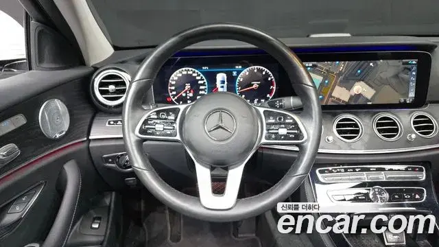 Mercedes-Benz E-Class 2020 — Photo 18/20