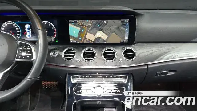 Mercedes-Benz E-Class 2020 — Photo 16/20