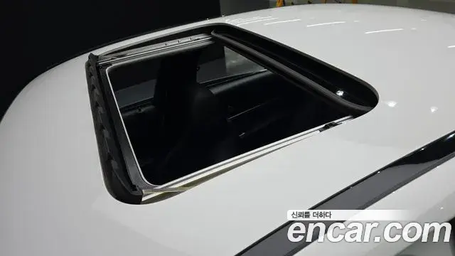 Mercedes-Benz E-Class 2020 — Photo 7/20