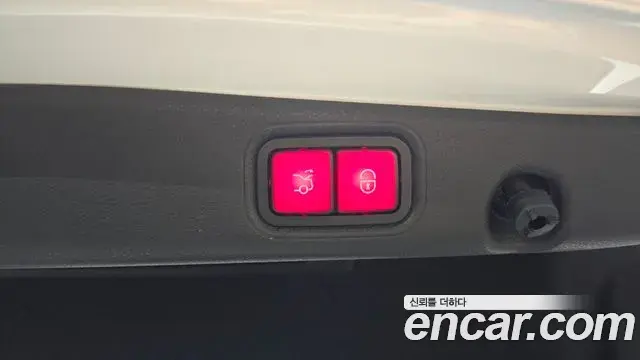 Mercedes-Benz E-Class 2020 — Photo 3/20