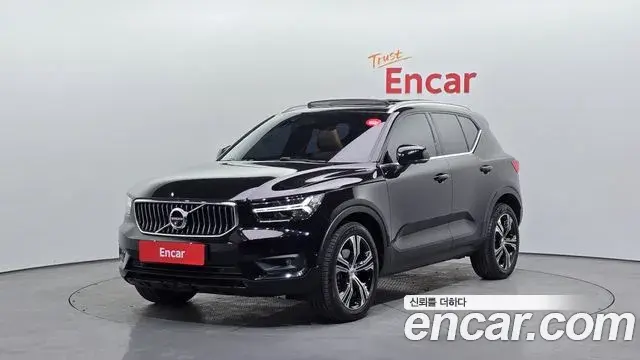 Volvo XC40 2021 — ფოტო 18/20