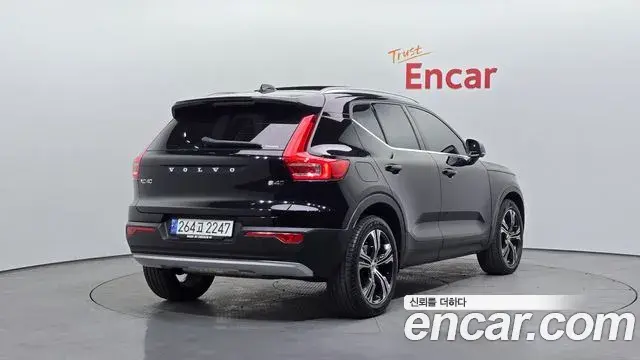 Volvo XC40 2021 — ფოტო 16/20
