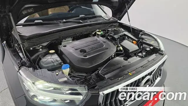 Volvo XC40 2021 — ფოტო 2/20