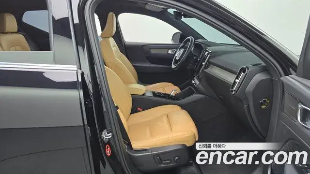 Volvo XC40 2021 — ფოტო 7/20