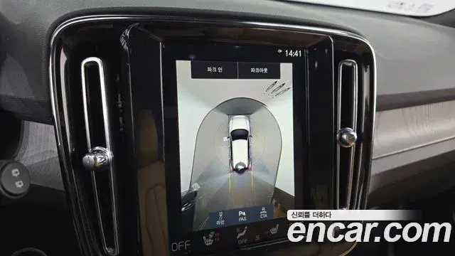 Volvo XC40 2021 — ფოტო 11/20