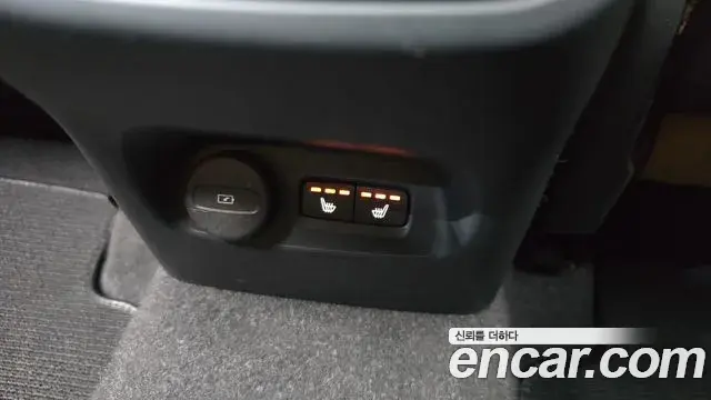 Volvo XC40 2021 — ფოტო 15/20