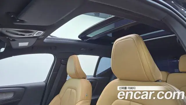 Volvo XC40 2021 — ფოტო 3/20
