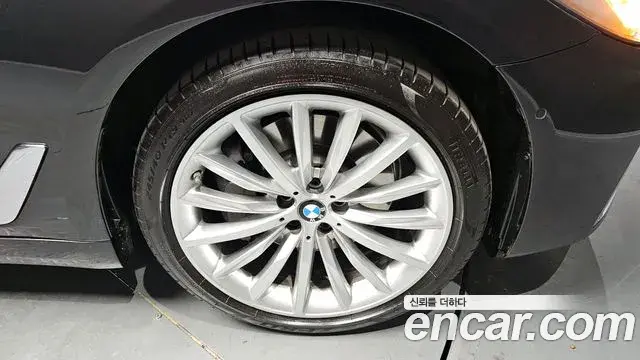 BMW 5 Series 2023 — Şəkil 19/20