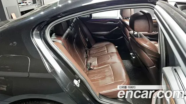 BMW 5 Series 2023 — Şəkil 18/20