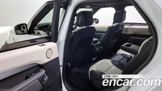 Land Rover Discovery 5 2022 — Photo 17/20