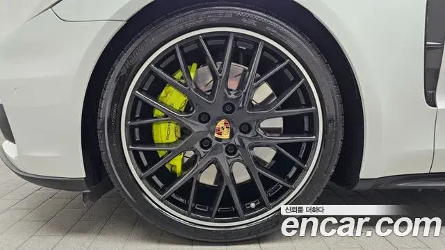 Porsche Panamera 2018 — Şəkil 21/21