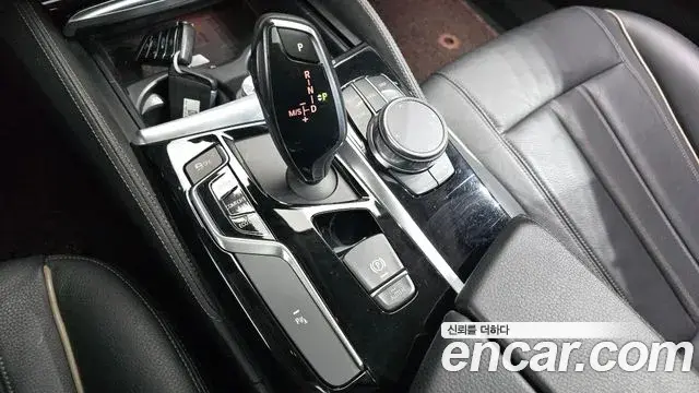 BMW 5 Series 2018 — Фото 9/20