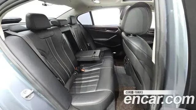 BMW 5 Series 2018 — Фото 12/20