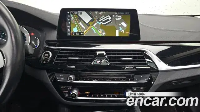 BMW 5 Series 2018 — Фото 14/20