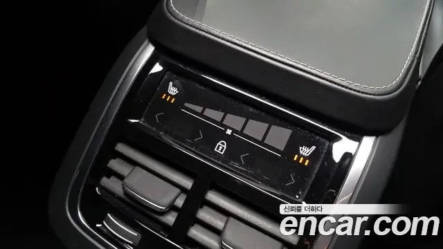 Volvo XC90 2020 — ფოტო 5/20