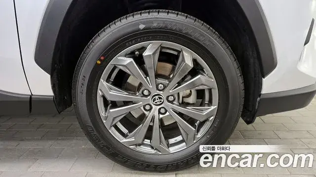 Toyota RAV4 2024 — Photo 7/20