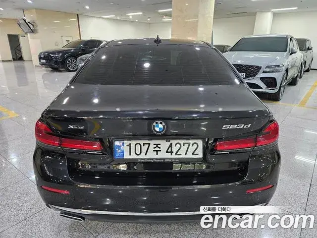 BMW 5 Series 2022 — Şəkil 18/20