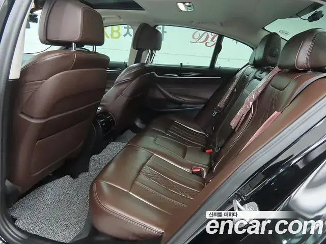 BMW 5 Series 2022 — Şəkil 9/20