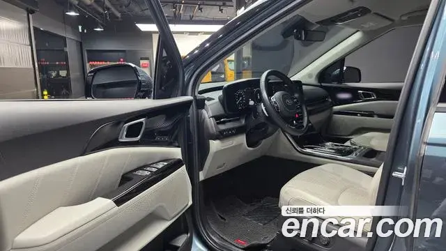 Kia Carnival 2020 — ფოტო 18/20