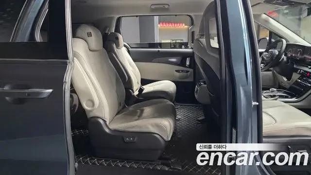 Kia Carnival 2020 — ფოტო 16/20