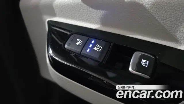 Kia Carnival 2020 — ფოტო 2/20