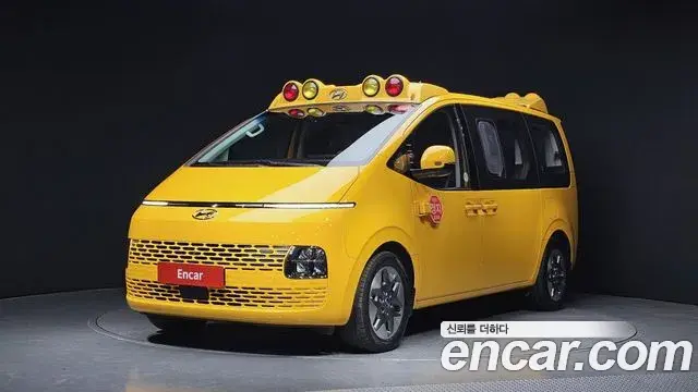 Hyundai Staria 2023 — Фото 1/20