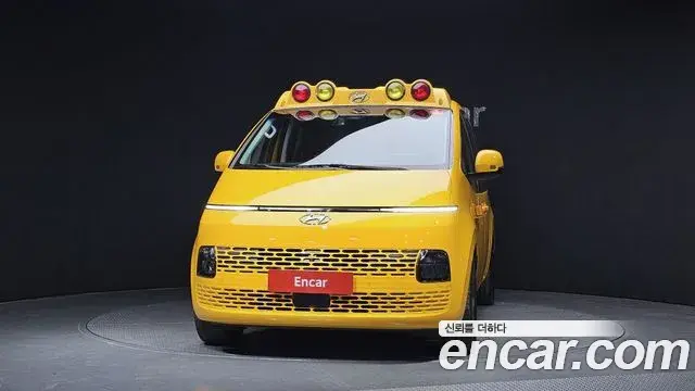 Hyundai Staria 2023 — Фото 3/20