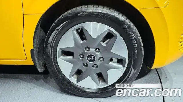 Hyundai Staria 2023 — Фото 5/20