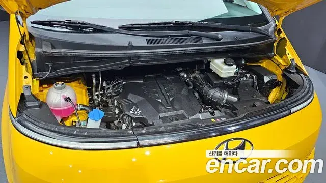 Hyundai Staria 2023 — Фото 6/20