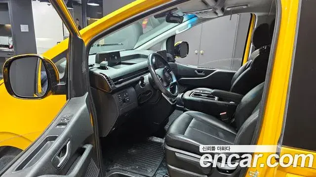 Hyundai Staria 2023 — Фото 10/20