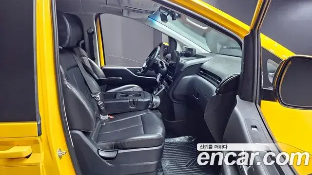 Hyundai Staria 2023 — Фото 11/20