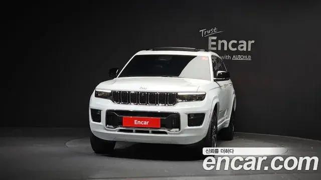 Jeep Grand Cherokee 2022 — ფოტო 18/20
