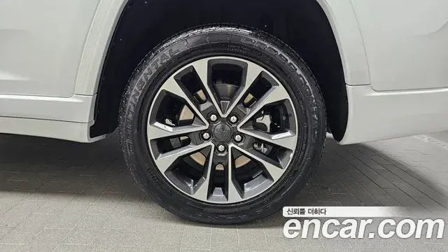 Jeep Grand Cherokee 2022 — ფოტო 20/20