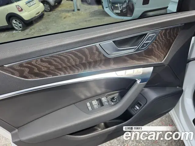 Audi A6 2021 — ფოტო 14/19