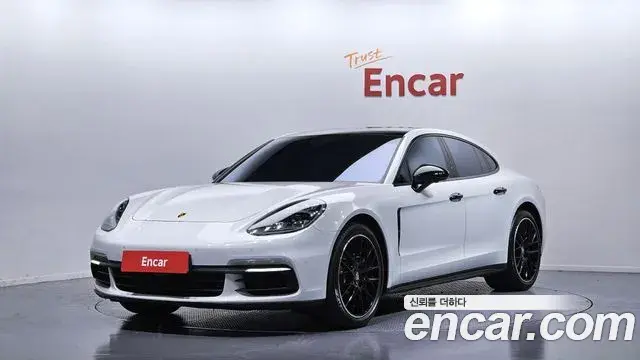 Porsche Panamera 2018 — ფოტო 18/20
