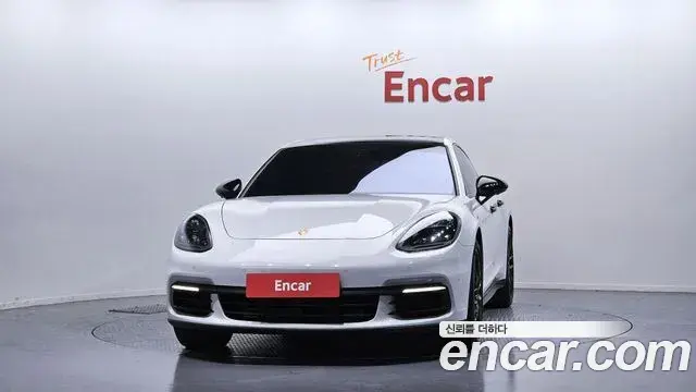 Porsche Panamera 2018 — ფოტო 10/20