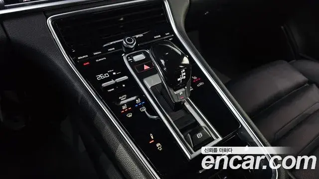 Porsche Panamera 2018 — ფოტო 9/20