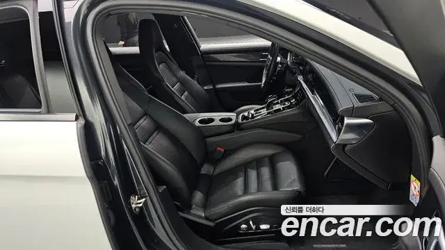 Porsche Panamera 2018 — ფოტო 8/20