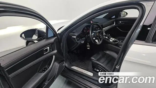 Porsche Panamera 2018 — ფოტო 15/20